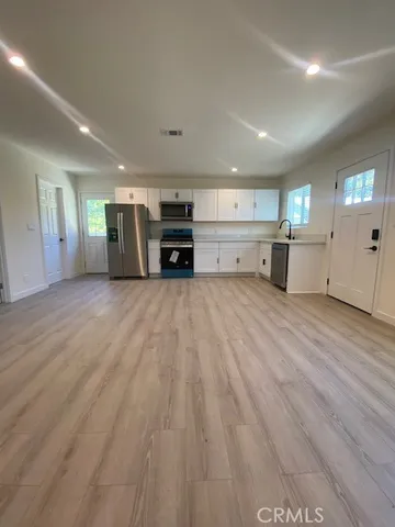 $2,100 | 7713 Woodhall Avenue, Canoga Park, CA 91304