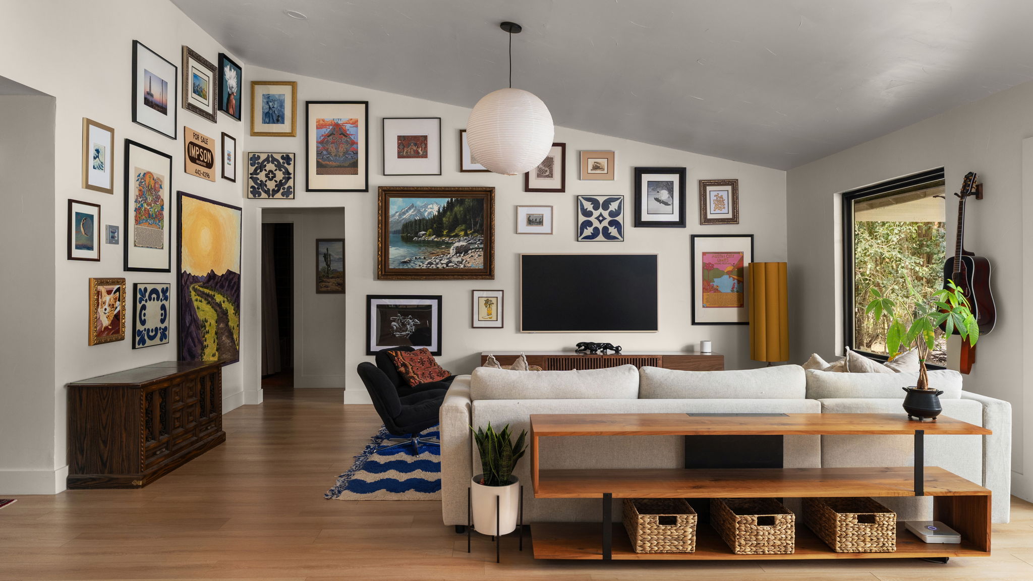 404 Whitetail Drive Manchaca, TX 78652 - Photo 12 of 33 Living area with vaulted ceiling and light wood finished floors