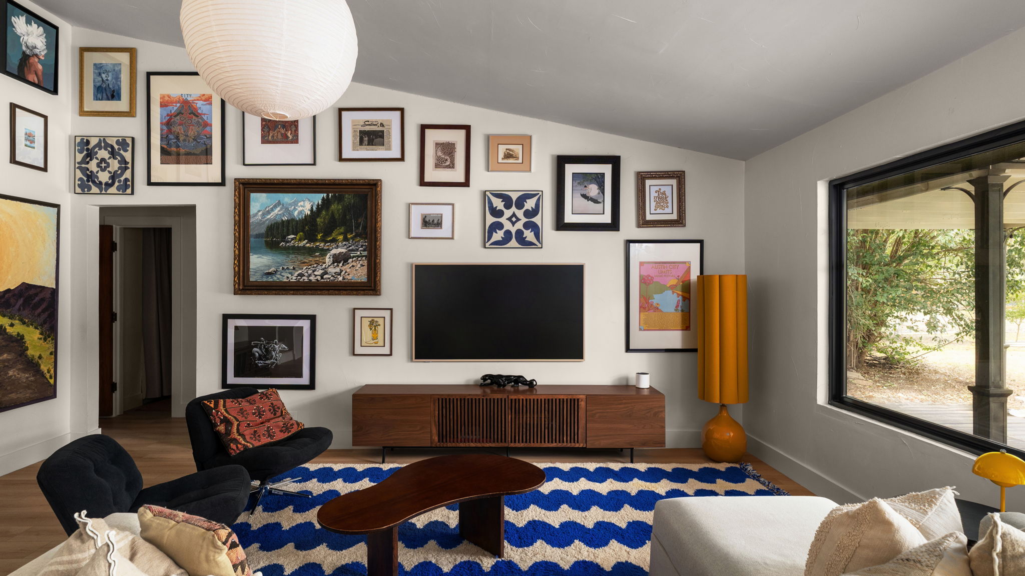404 Whitetail Drive Manchaca, TX 78652 - Photo 13 of 33 Living room featuring vaulted ceiling and wood finished floors