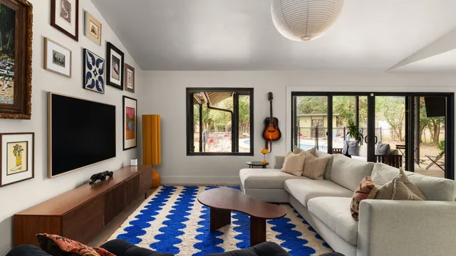 $745,000 | 404 Whitetail Drive, Manchaca, TX 78652