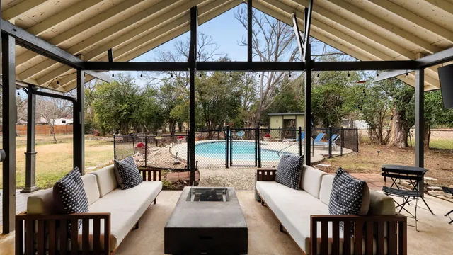 $745,000 | 404 Whitetail Drive, Manchaca, TX 78652