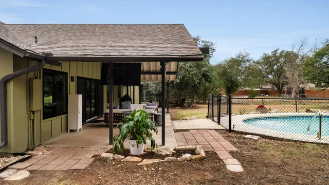 $745,000 | 404 Whitetail Drive, Manchaca, TX 78652