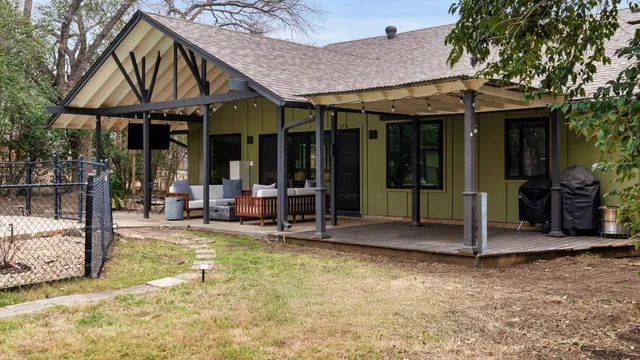 $745,000 | 404 Whitetail Drive, Manchaca, TX 78652