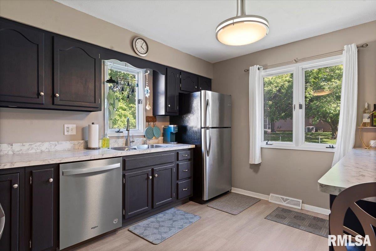 412 Armor Road Springfield, IL 62704 - Photo 17 of 31