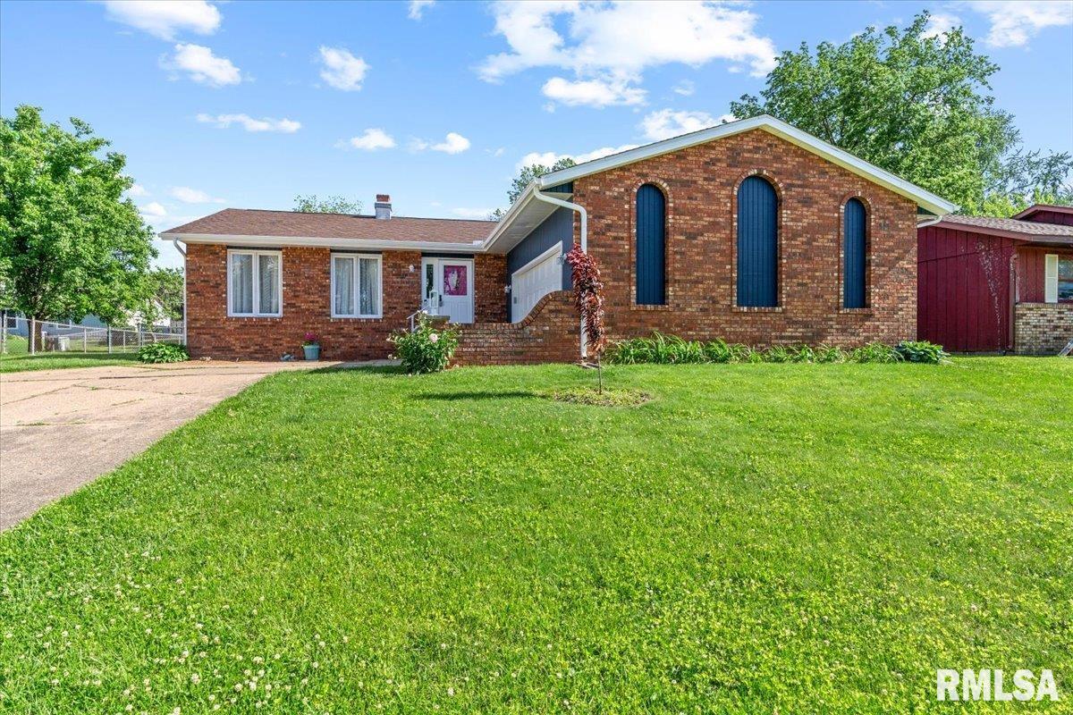 412 Armor Road Springfield, IL 62704 - Photo 3 of 31