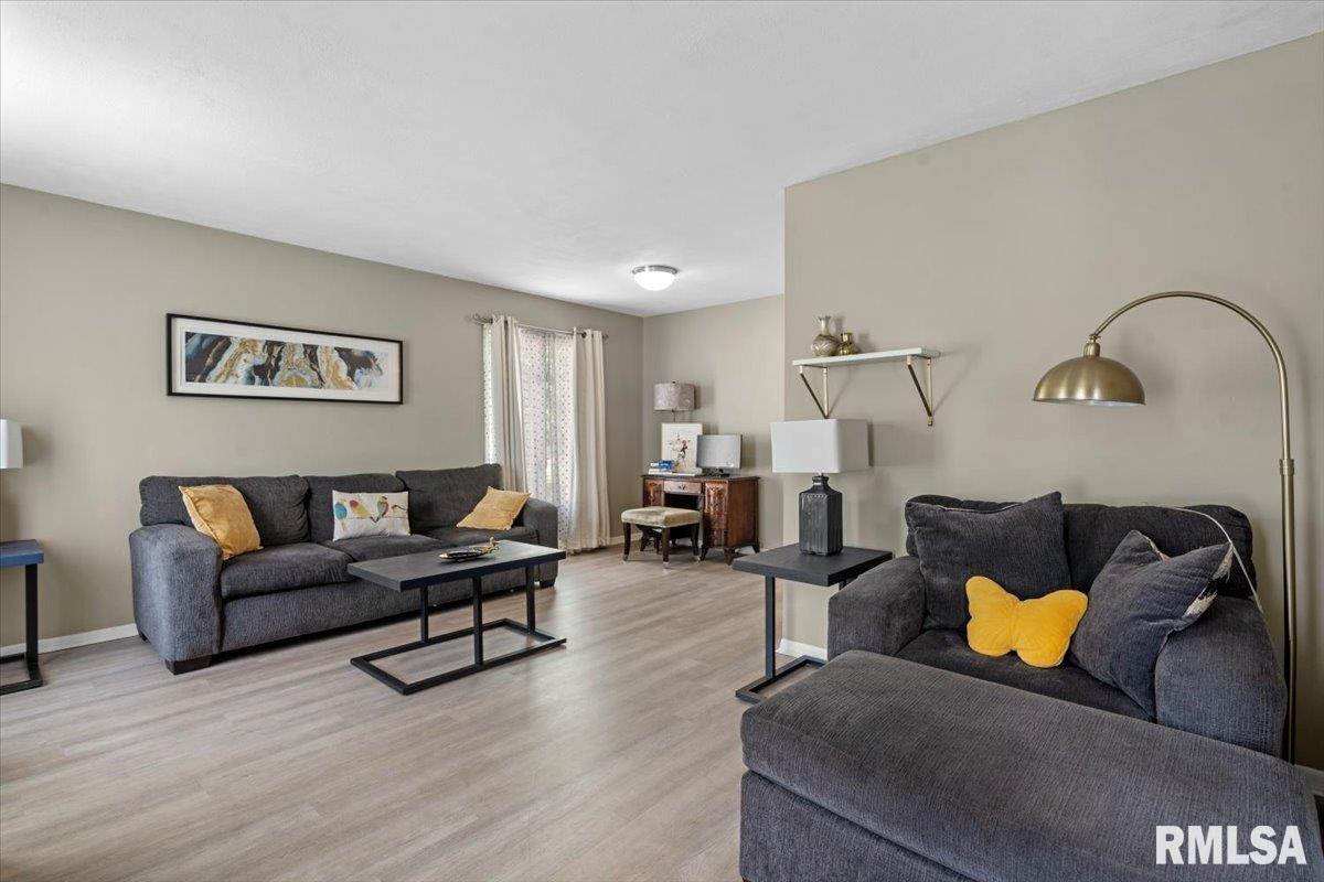 412 Armor Road Springfield, IL 62704 - Photo 6 of 31