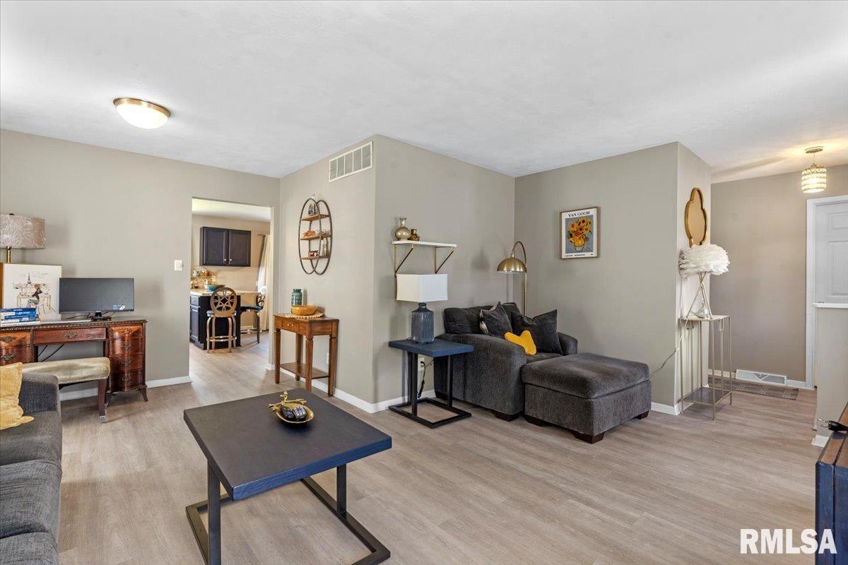 412 Armor Road Springfield, IL 62704 - Photo 7 of 31