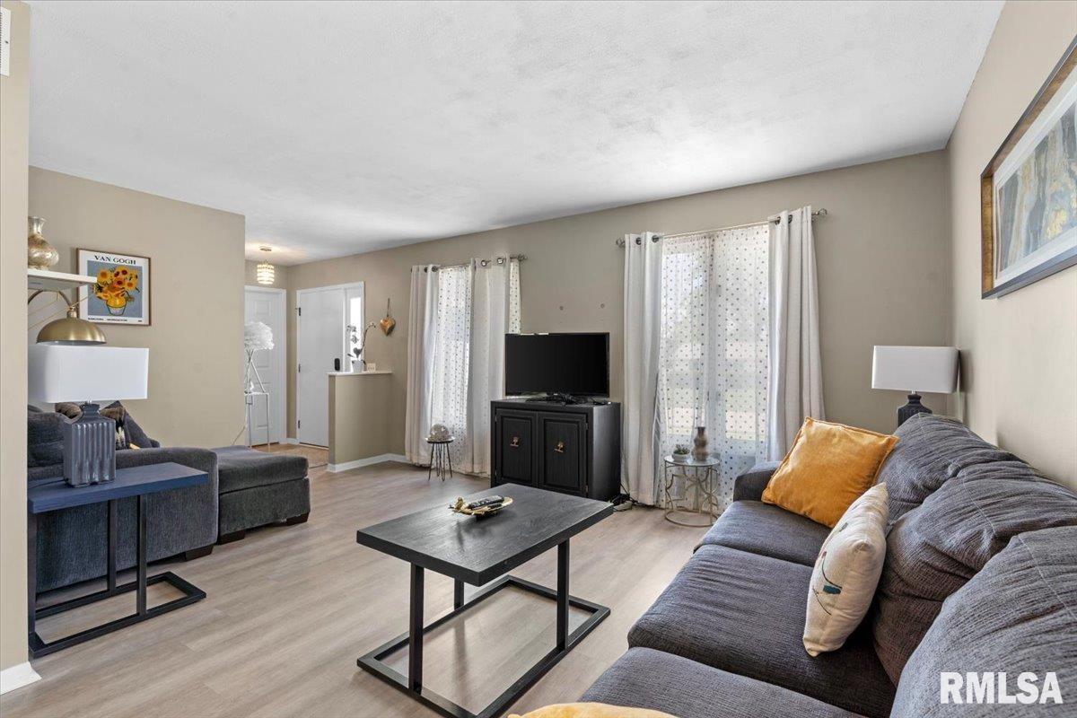 412 Armor Road Springfield, IL 62704 - Photo 8 of 31