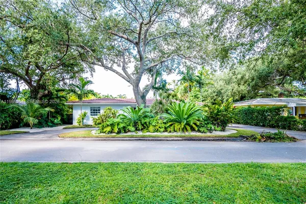 $3,690,000 | 4160 Bay Point Road, Miami, FL 33137