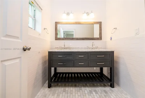 $3,690,000 | 4160 Bay Point Road, Miami, FL 33137