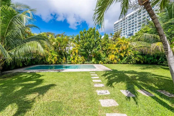 $3,690,000 | 4160 Bay Point Road, Miami, FL 33137