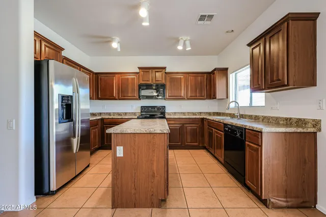 $2,300 | 5318 West Maldonado Road, Laveen, AZ 85339