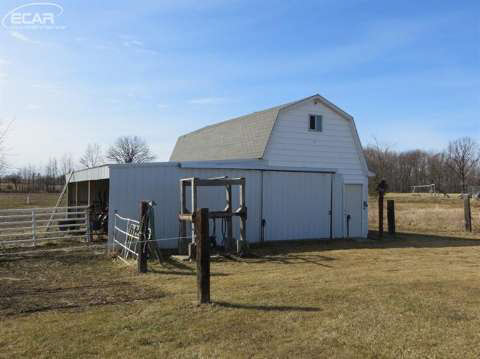10127 North Center Road Clio, MI 48420 - Photo 4 of 21 20432918-3.JPG