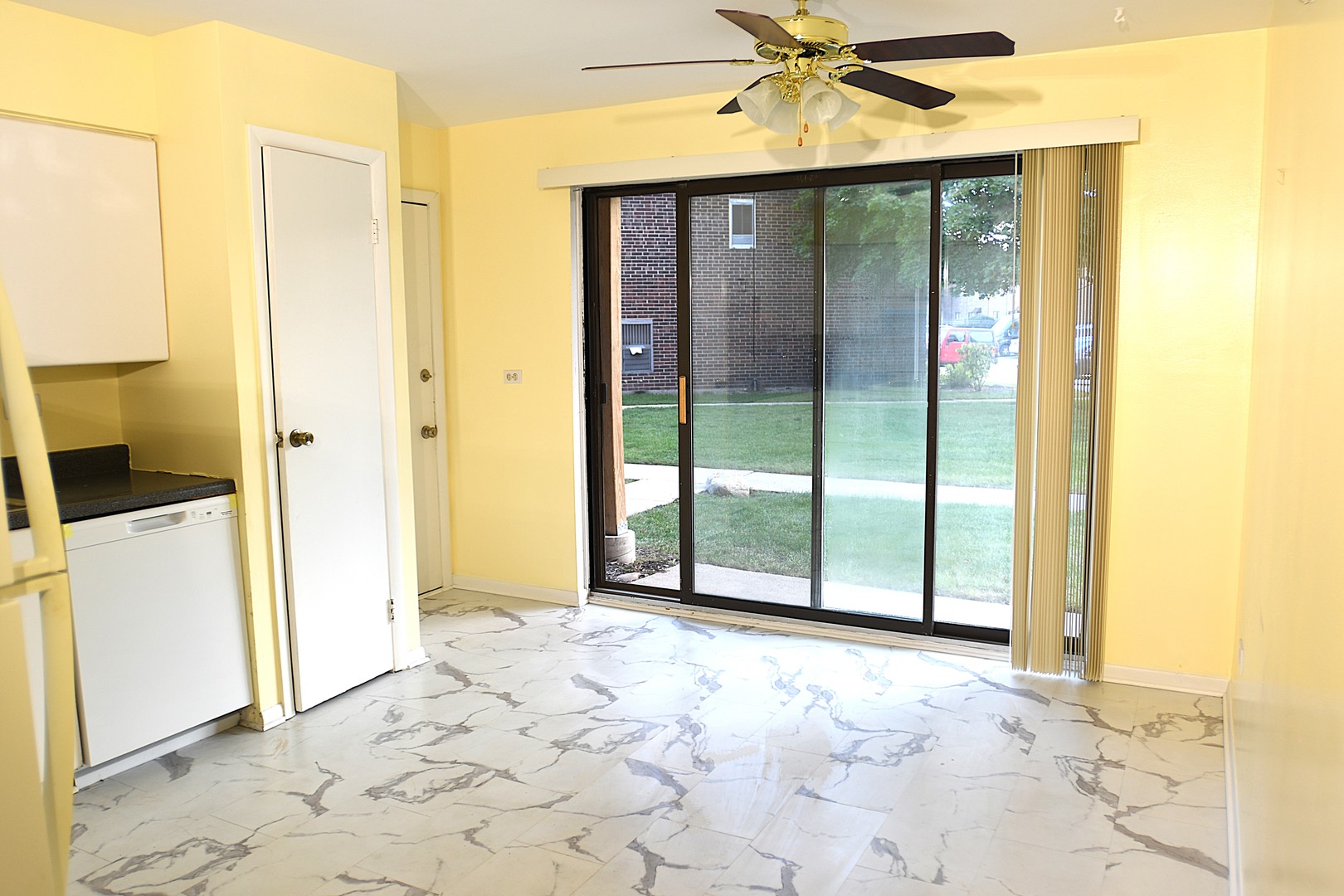1472 Carol Court, Unit 1A Palatine, IL 60074 - Photo 8 of 11 a view of a bathroom with a shower