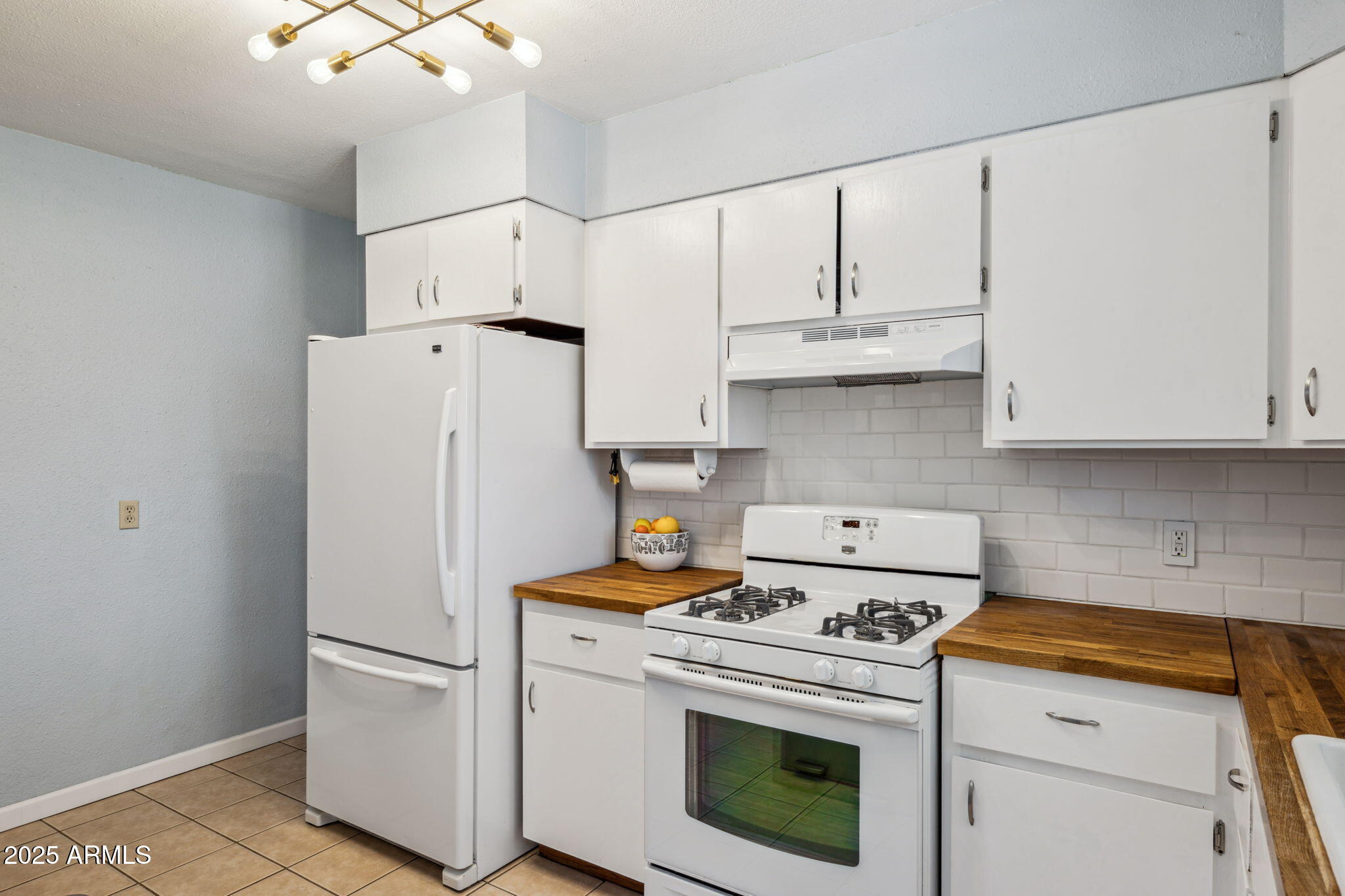 2921 East Cheery Lynn Road Phoenix, AZ 85016 - Photo 10 of 34 Kitchen