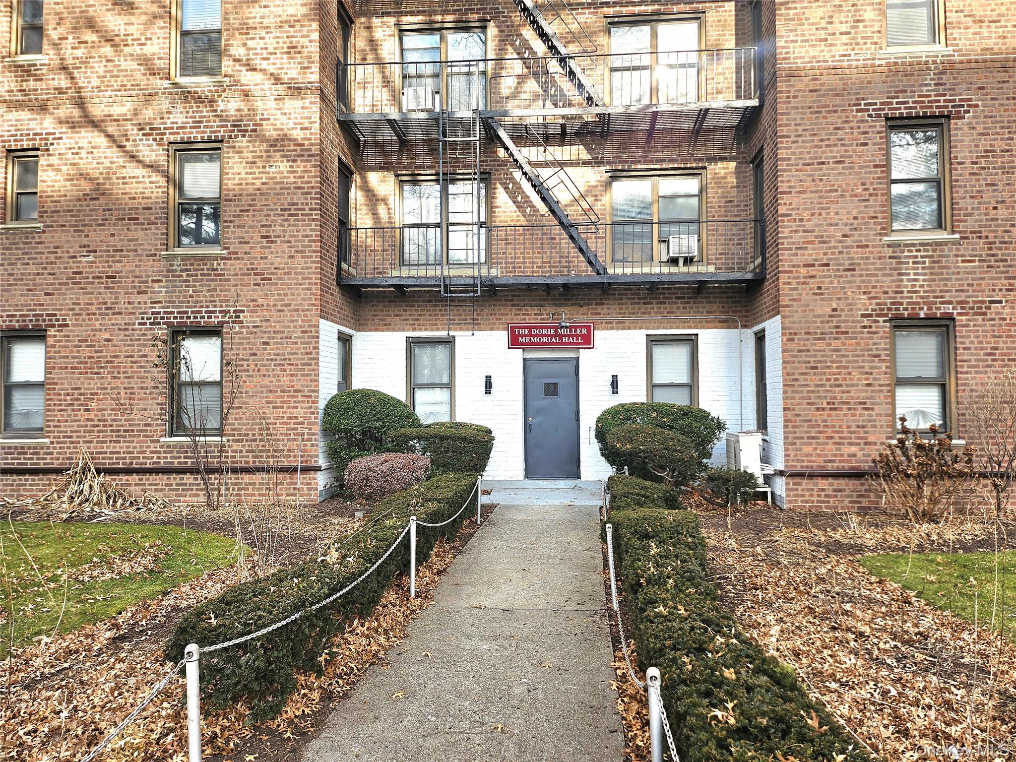 112-25 34th Avenue, Unit H Queens, NY 11368 - Photo 5 of 20 a view of a house with backyard and sitting area