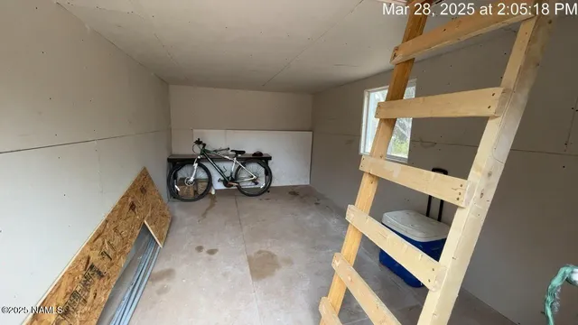 a view of an entryway with workspace