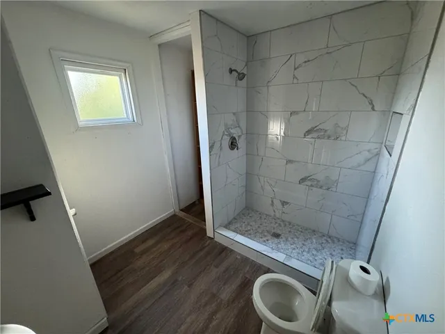 $1,150 | 414 South Esplanade Street, Cuero, TX 77954