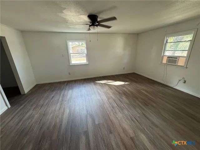 $1,150 | 414 South Esplanade Street, Cuero, TX 77954