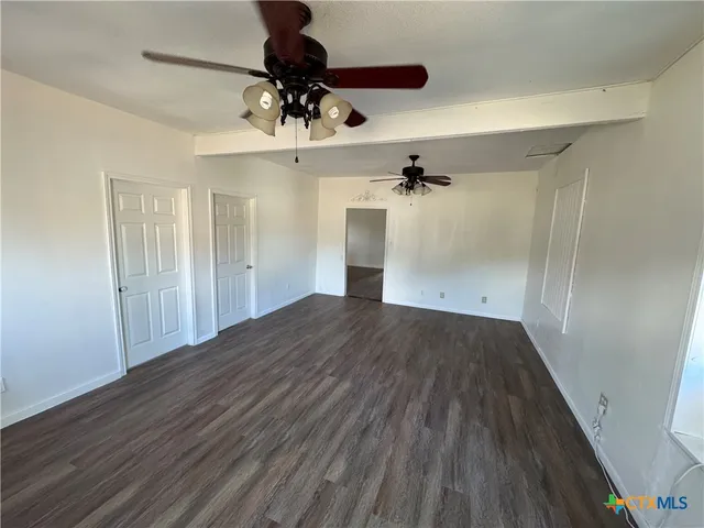 $1,150 | 414 South Esplanade Street, Cuero, TX 77954