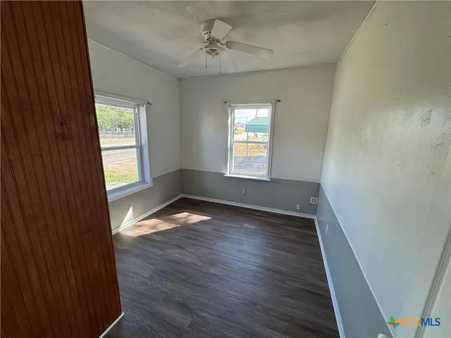 $1,150 | 414 South Esplanade Street, Cuero, TX 77954