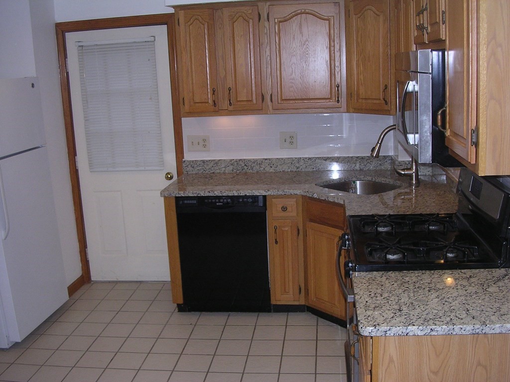 35 Merrymount Road, Unit 14 Quincy, MA 02169 - Photo 6 of 24 Gallery Image 6
