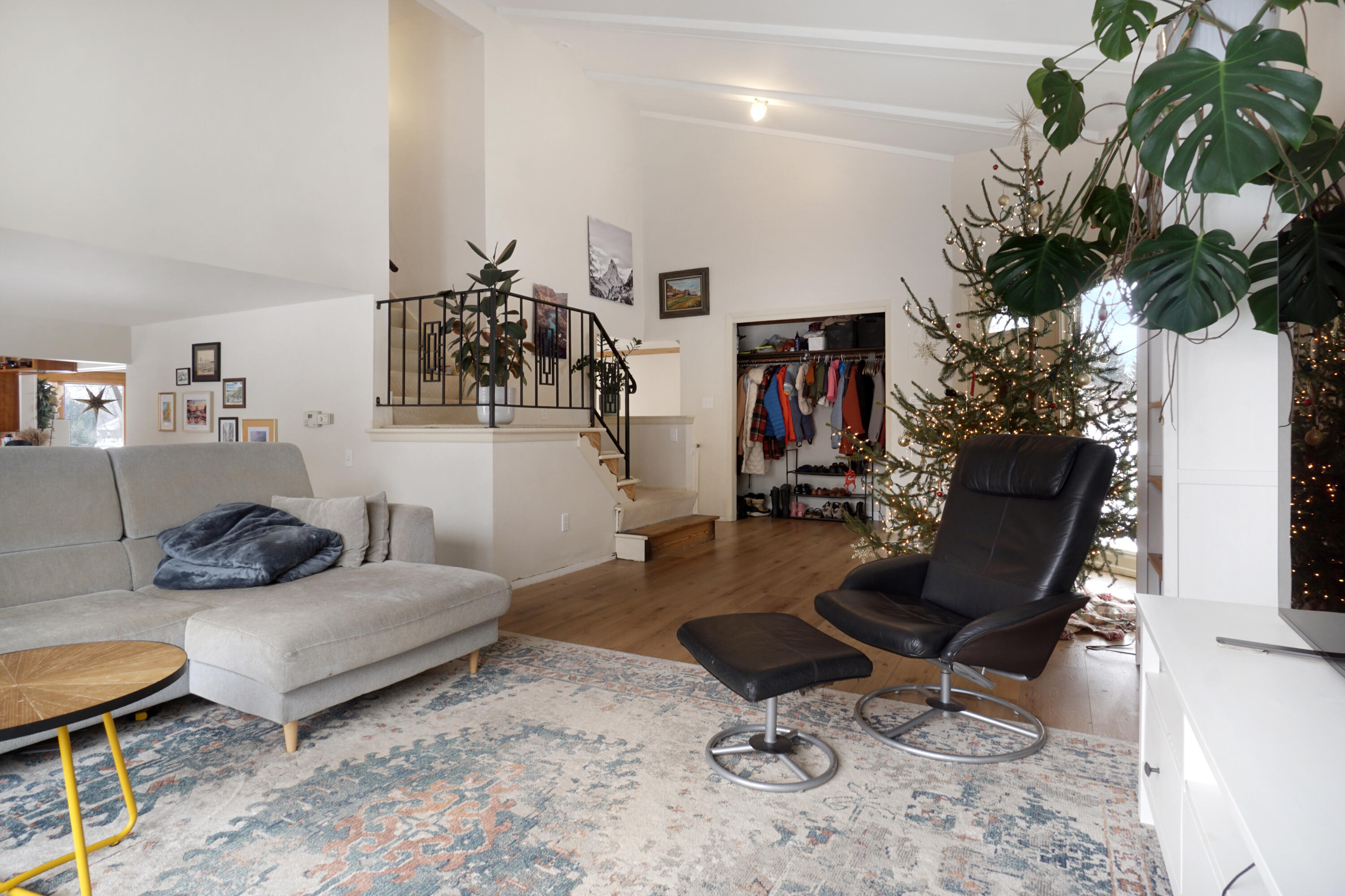 1523 West Liebau Road Mequon, WI 53092 - Photo 7 of 32 Great Room