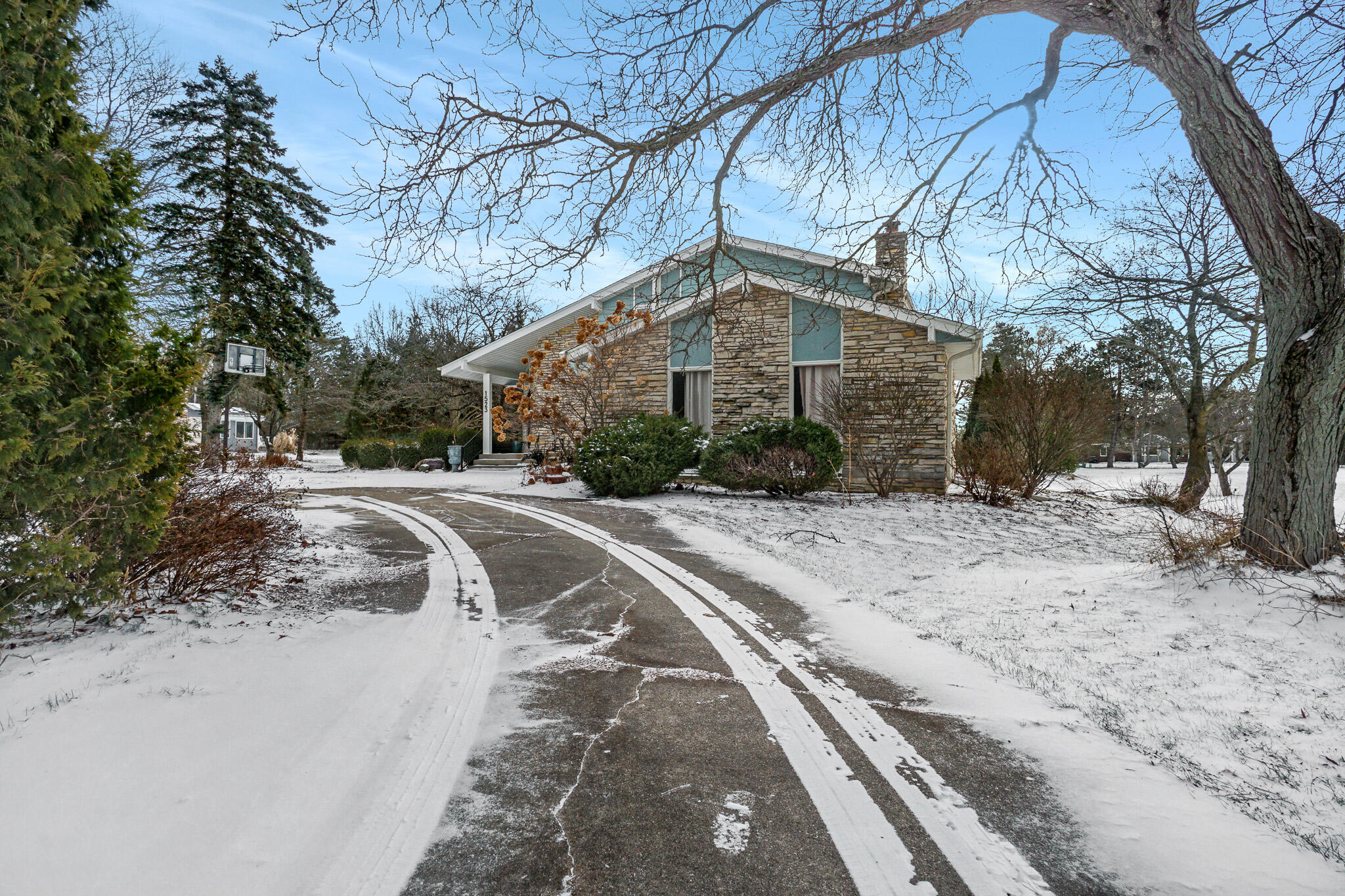 1523 West Liebau Road Mequon, WI 53092 - Photo 28 of 32 Exterior