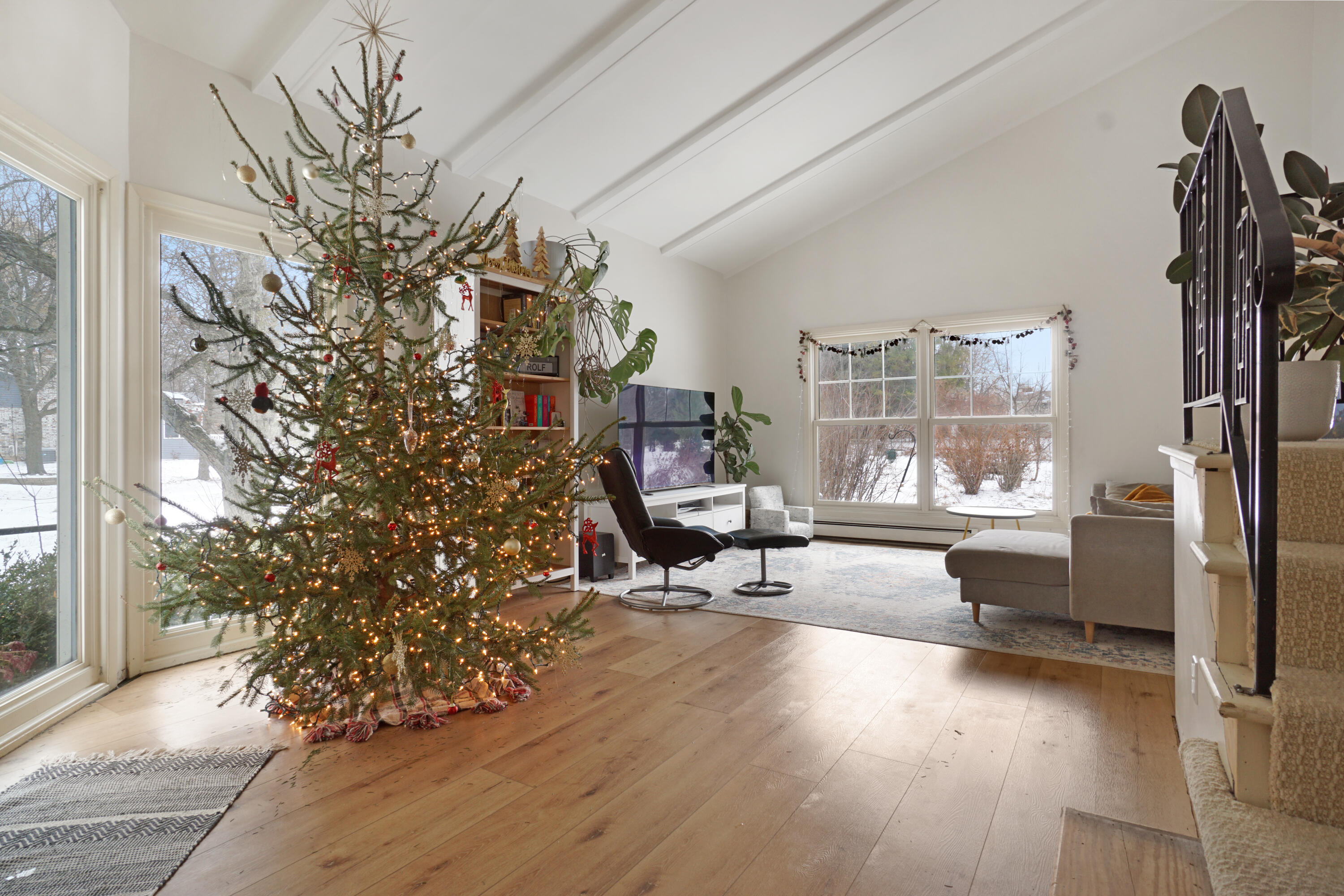 1523 West Liebau Road Mequon, WI 53092 - Photo 3 of 32 Great Room