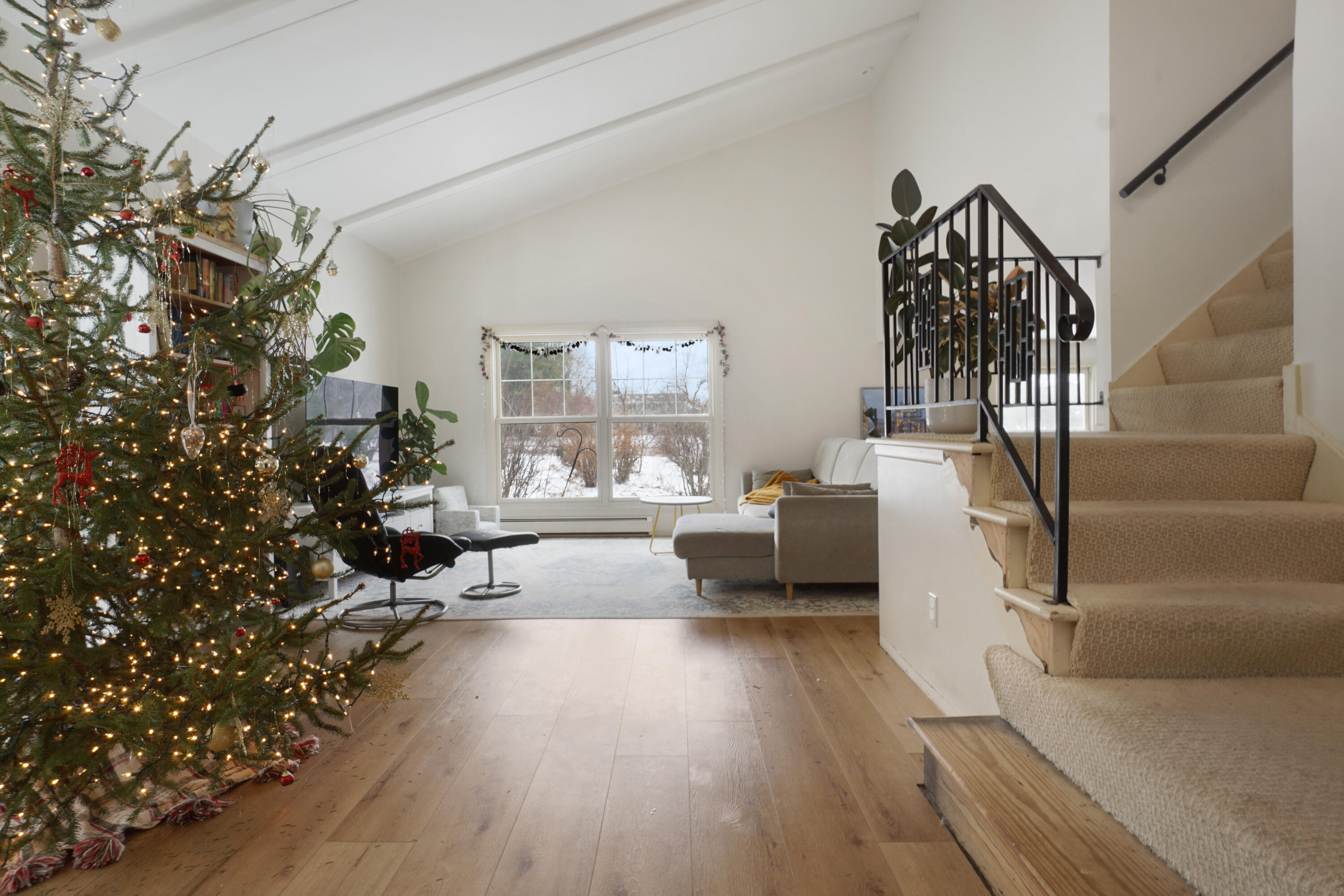 1523 West Liebau Road Mequon, WI 53092 - Photo 5 of 32 Great Room