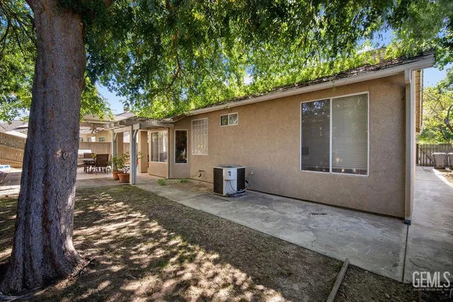 a view of a back yard of the house