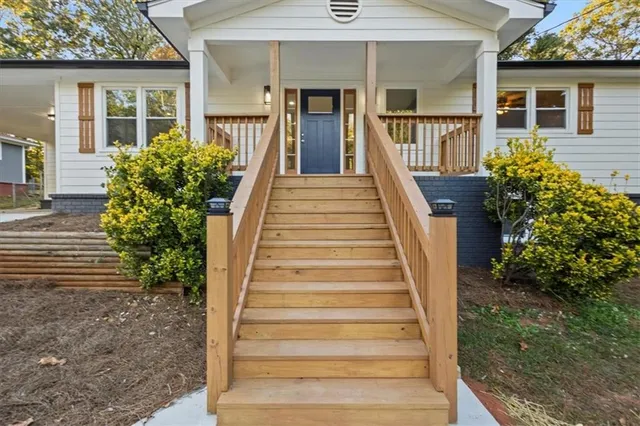 a view of a house with entryway and stairs