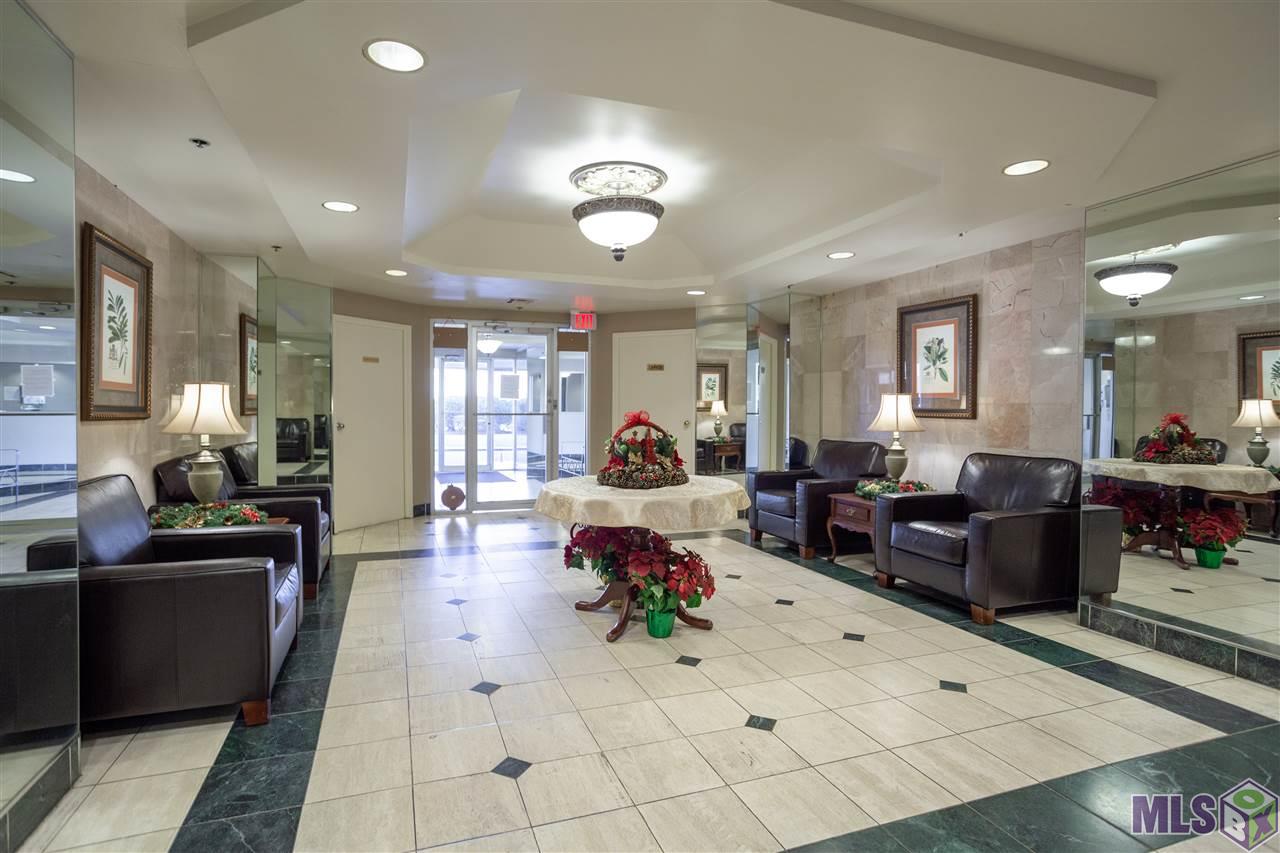 11550 Southfork Avenue, Unit 401 Baton Rouge, LA 70816 - Photo 10 of 13 Entrance Foyer