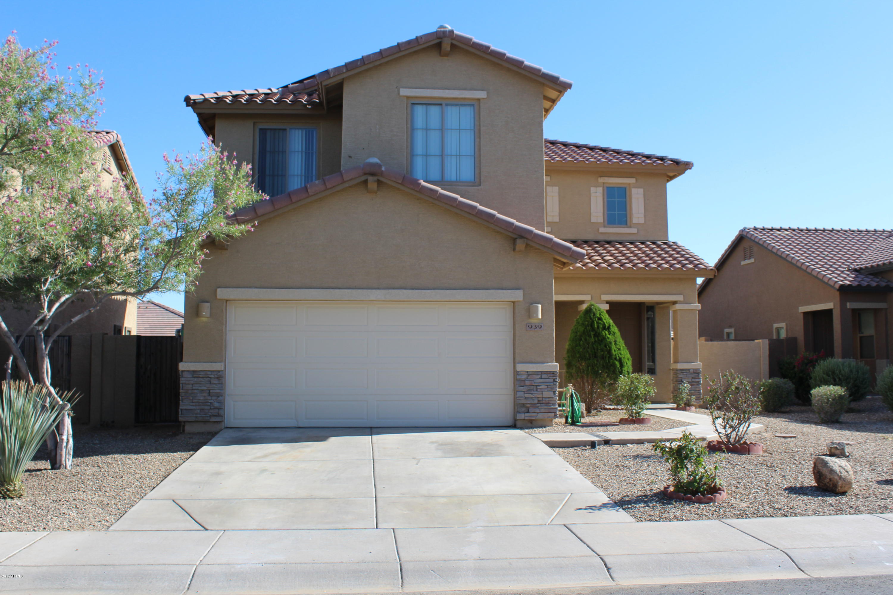 939 East Randy Street Avondale, AZ 85323 - Photo 2 of 28 IMG_2718