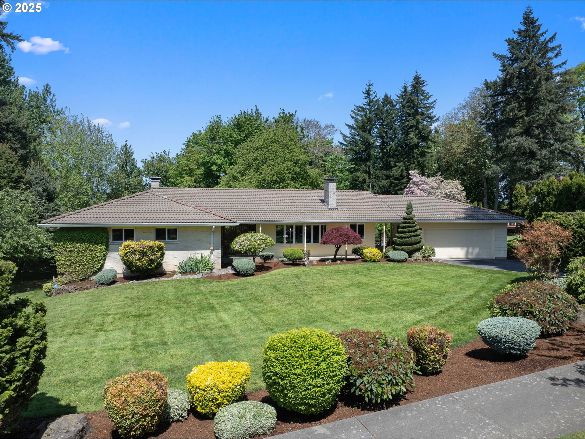 21949 Northeast Couch Street Gresham, OR 97030 - Photo 1 of 48