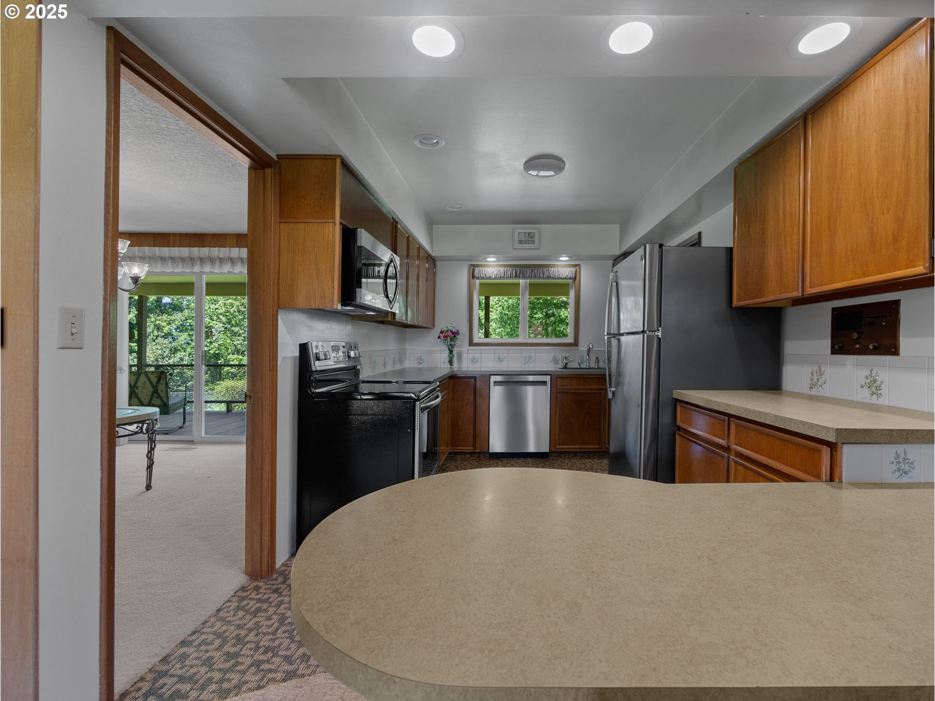 21949 Northeast Couch Street Gresham, OR 97030 - Photo 11 of 48 Kitchen
