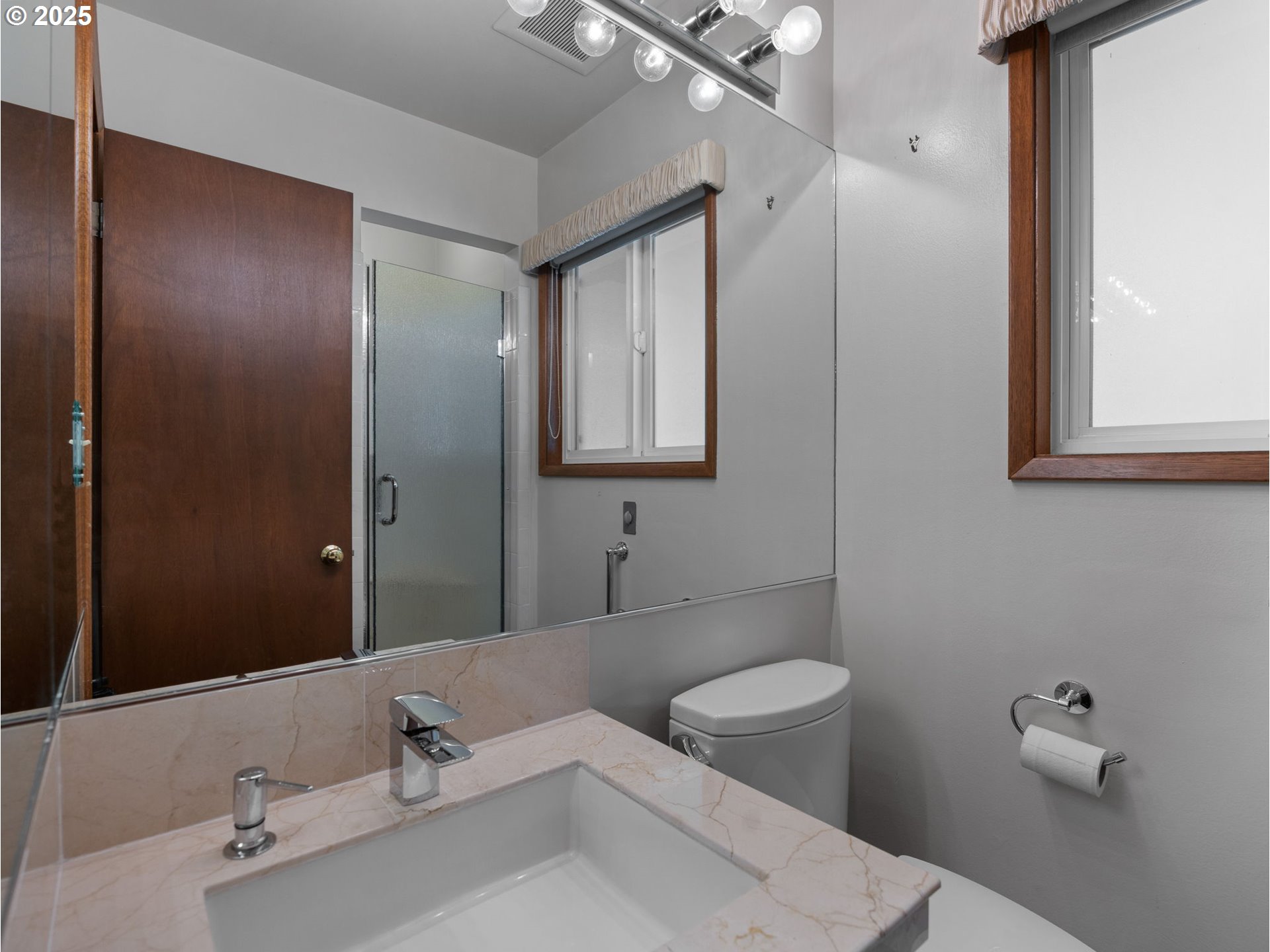 21949 Northeast Couch Street Gresham, OR 97030 - Photo 15 of 48 Bathroom