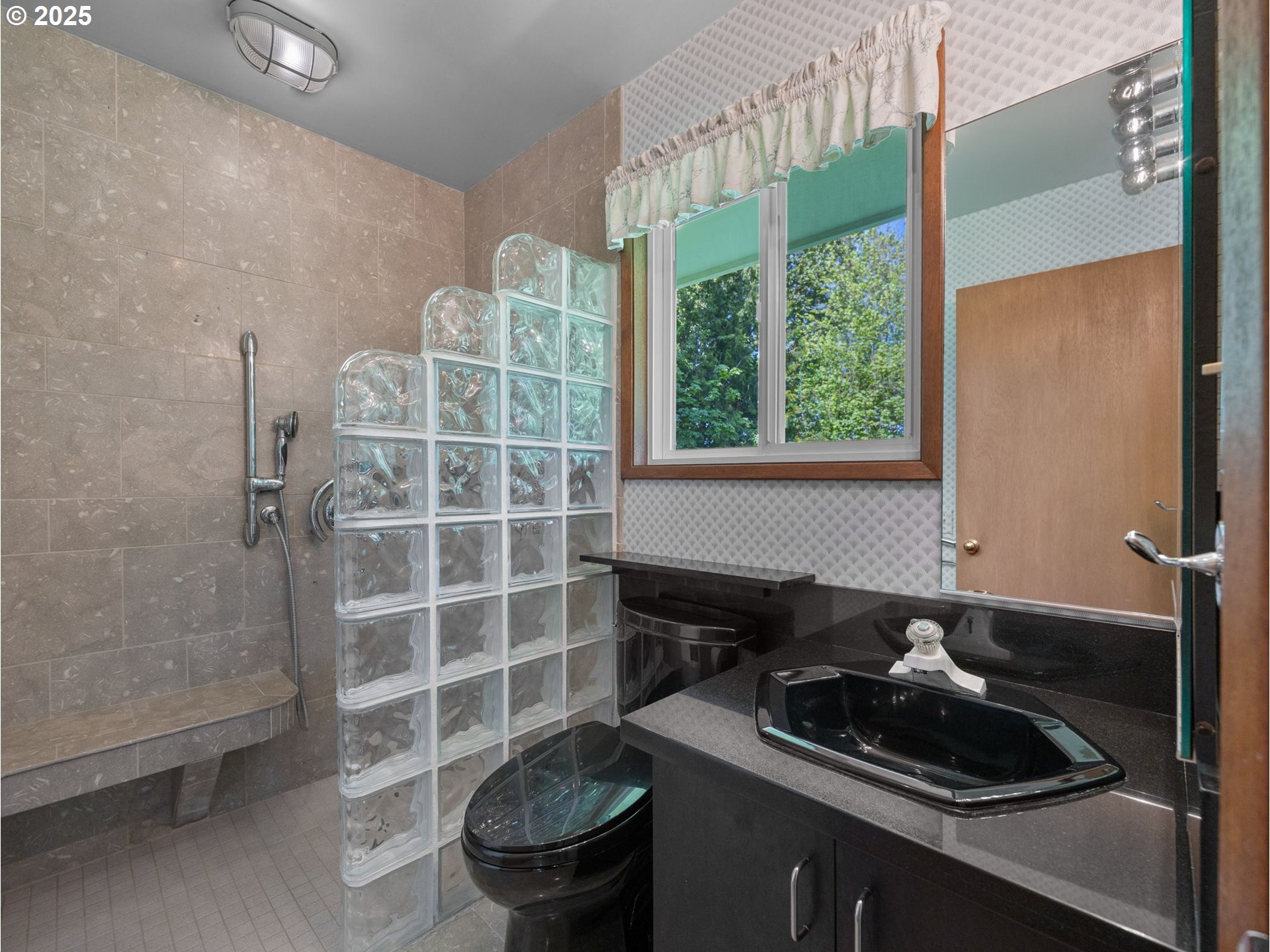 21949 Northeast Couch Street Gresham, OR 97030 - Photo 19 of 48 Owner's Suite Bathroom