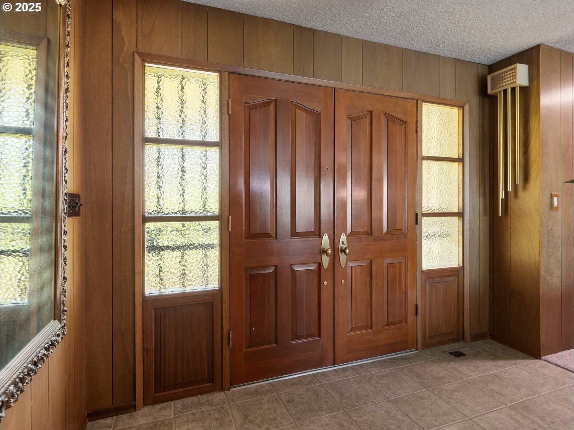 21949 Northeast Couch Street Gresham, OR 97030 - Photo 2 of 48 Entrance/Foyer