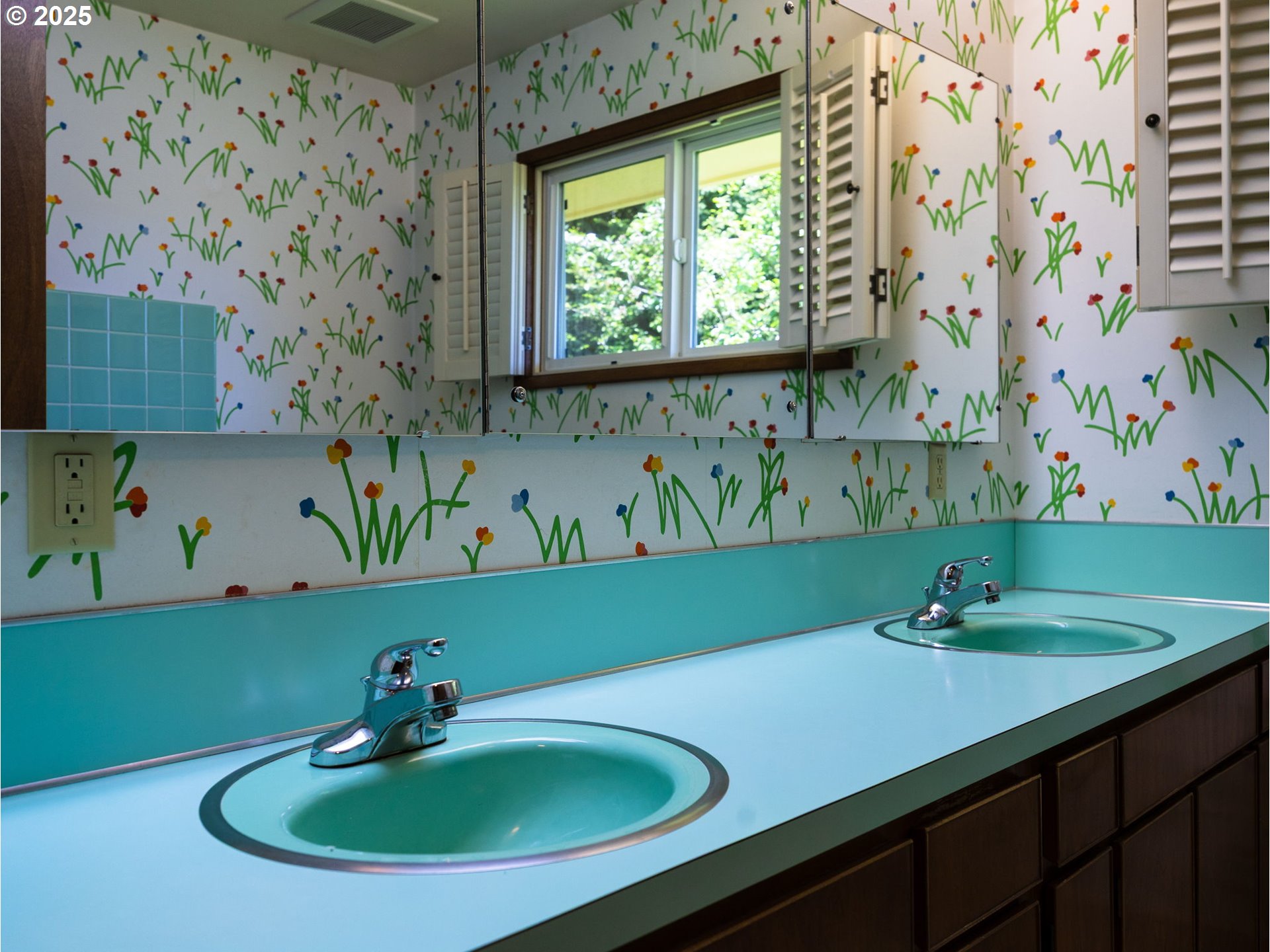 21949 Northeast Couch Street Gresham, OR 97030 - Photo 23 of 48 Bathroom