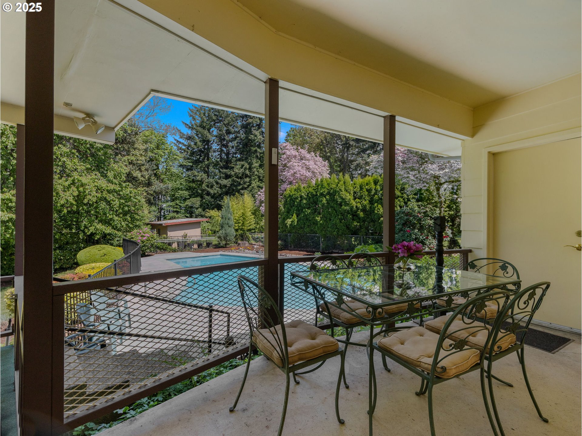 21949 Northeast Couch Street Gresham, OR 97030 - Photo 33 of 48