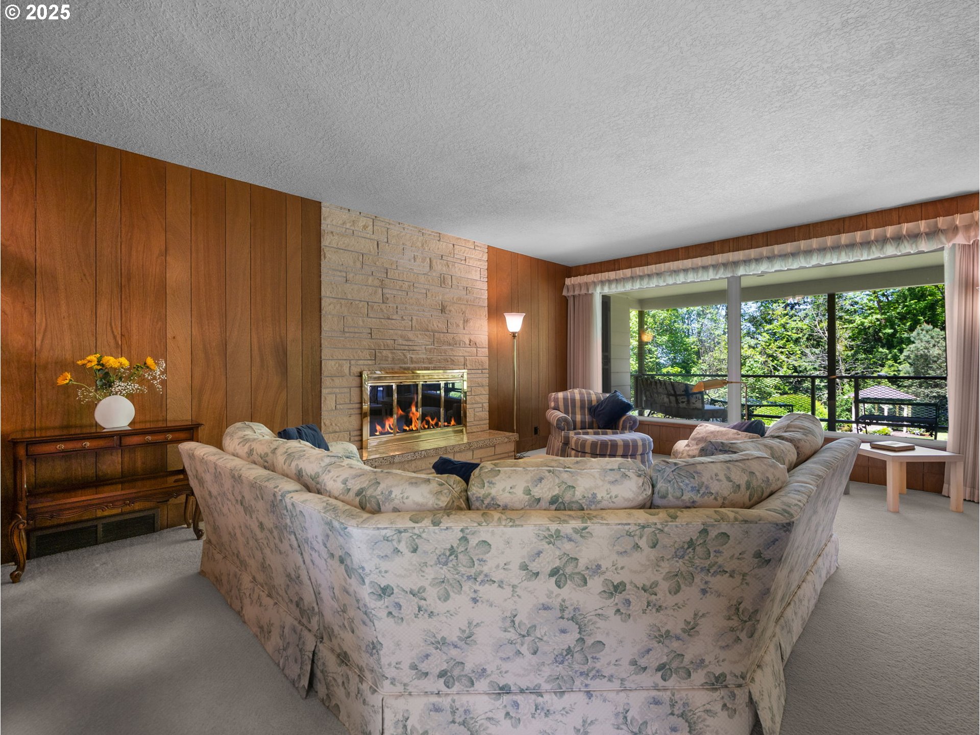 21949 Northeast Couch Street Gresham, OR 97030 - Photo 4 of 48 Living Room