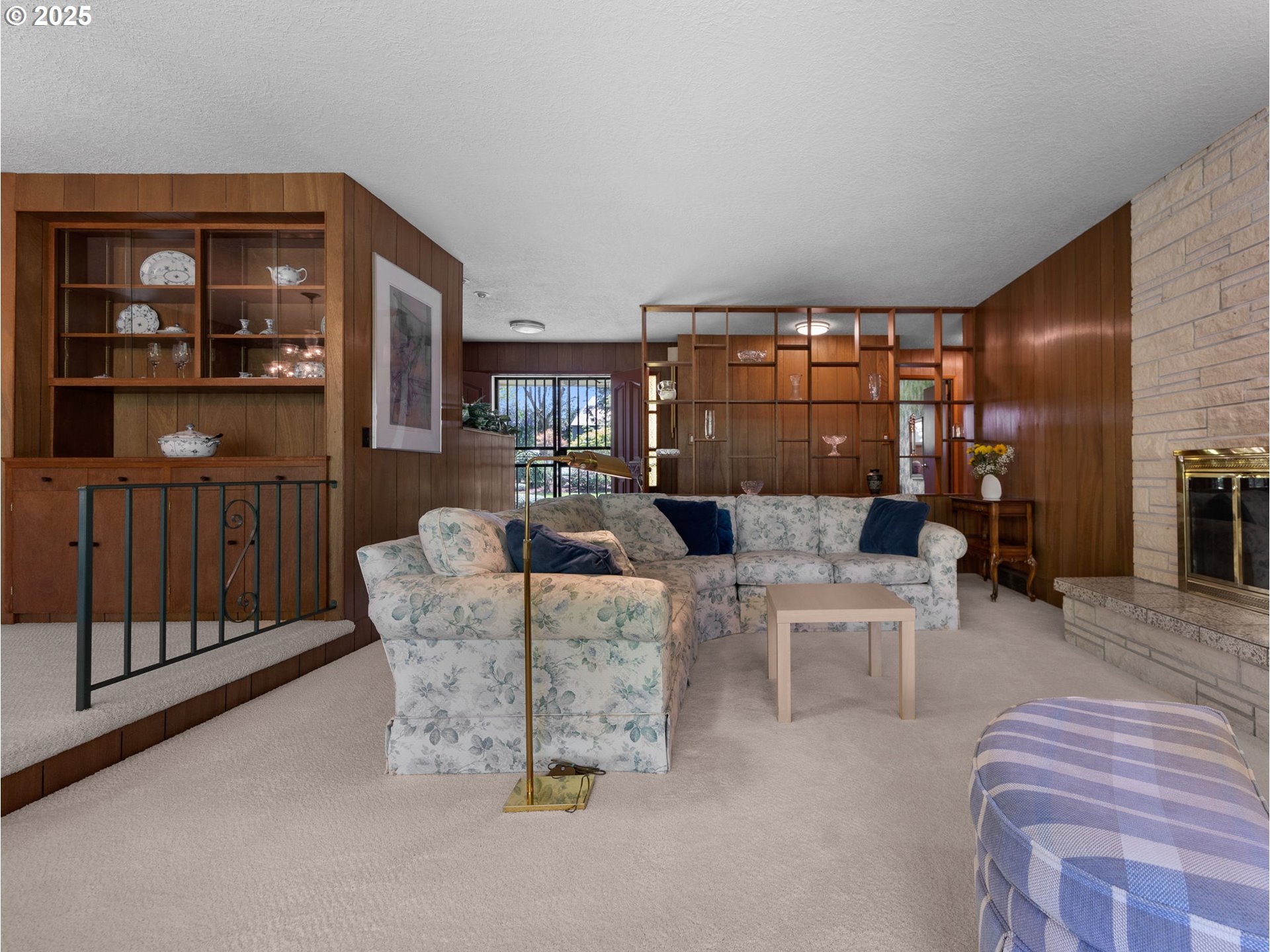 21949 Northeast Couch Street Gresham, OR 97030 - Photo 5 of 48 Living Room