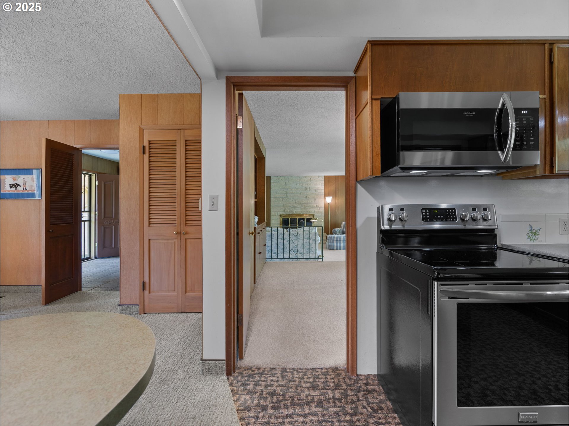 21949 Northeast Couch Street Gresham, OR 97030 - Photo 8 of 48