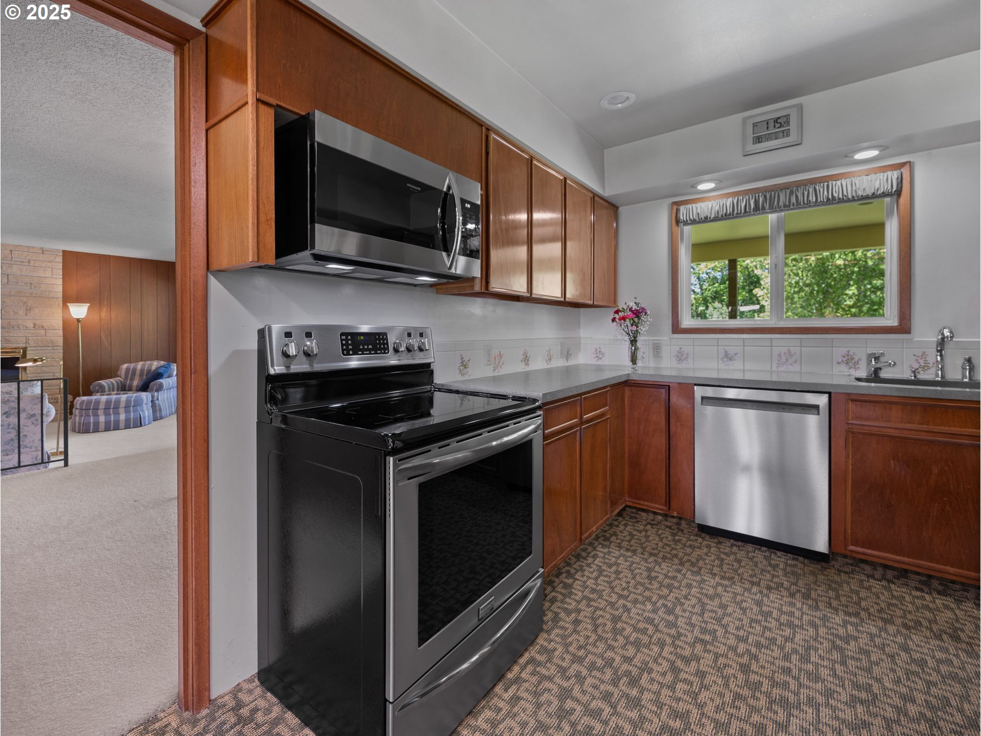 21949 Northeast Couch Street Gresham, OR 97030 - Photo 9 of 48 Kitchen