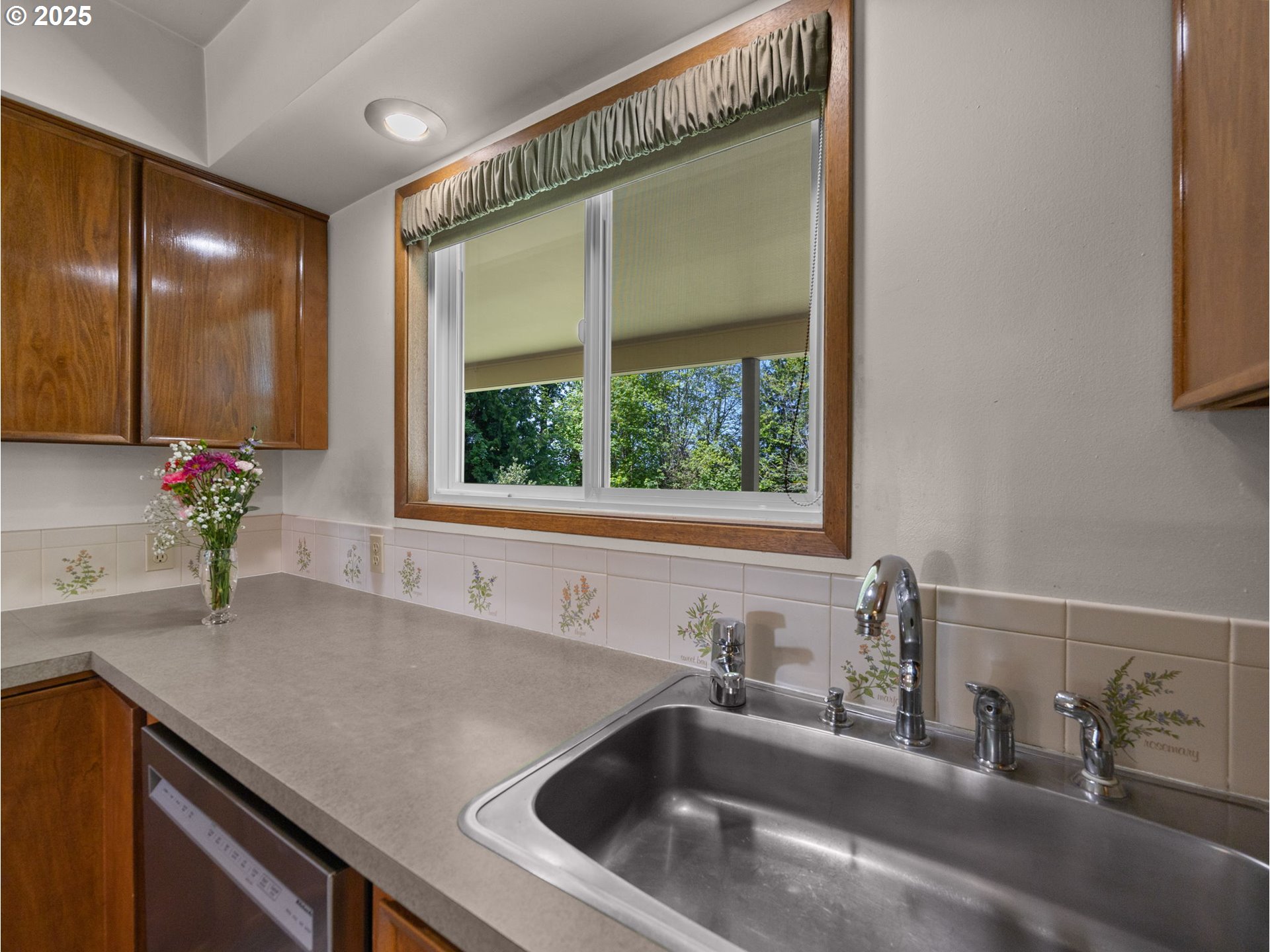 21949 Northeast Couch Street Gresham, OR 97030 - Photo 10 of 48 Kitchen