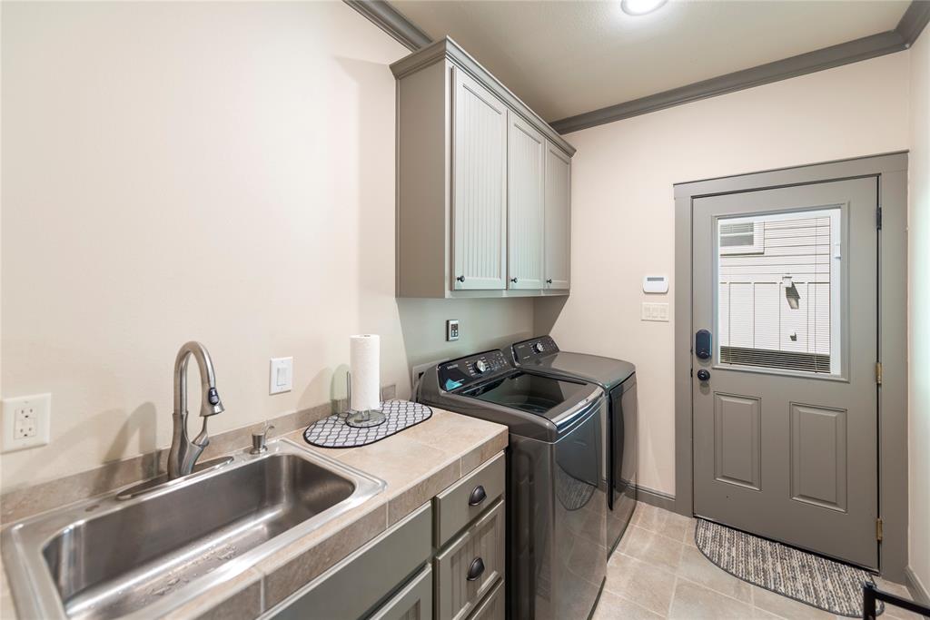 150 Cypress Marina Road Scroggins, TX 75480 - Photo 22 of 38 Laundry with Sink