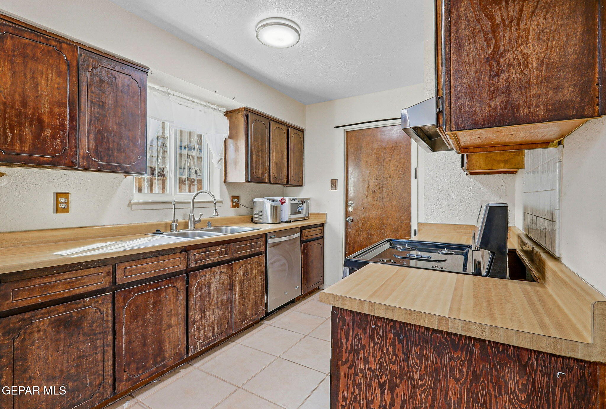 5729 Longview Drive El Paso, TX 79924 - Photo 13 of 16 16-web-or-mls-IMG_9044_1