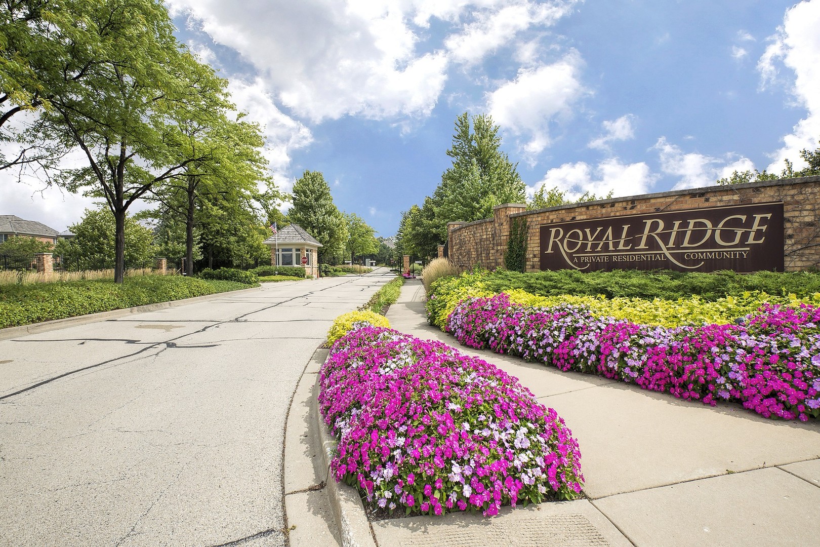 2222 Royal Ridge Drive Northbrook, IL 60062 - Photo 2 of 33