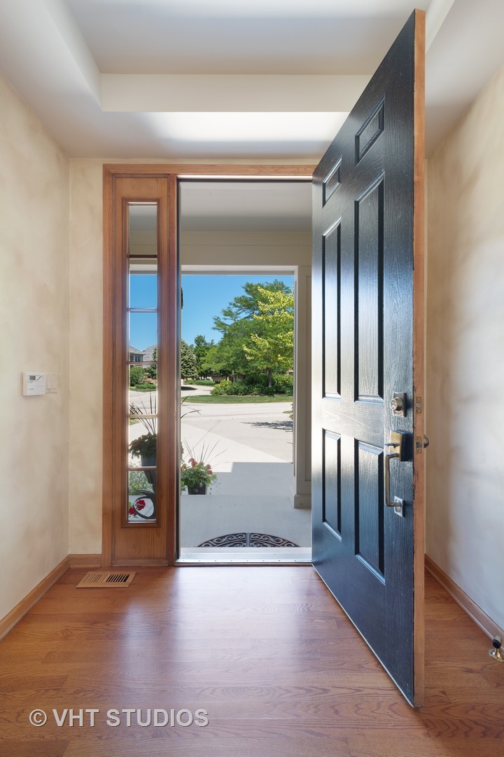 2222 Royal Ridge Drive Northbrook, IL 60062 - Photo 3 of 33